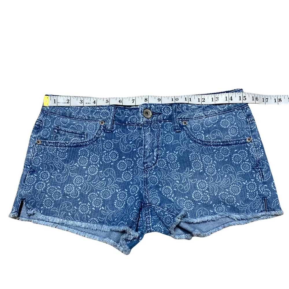 Aeropostale Low Rise Jean Shorts Womens 5/6 Bleach Denim Floral Printed Raw Hem